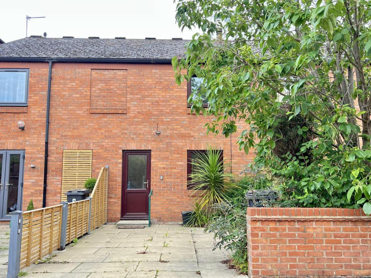 Modern 2 Bed Townhouse Just Outside City Walls With Free Private Parking York Exterior photo
