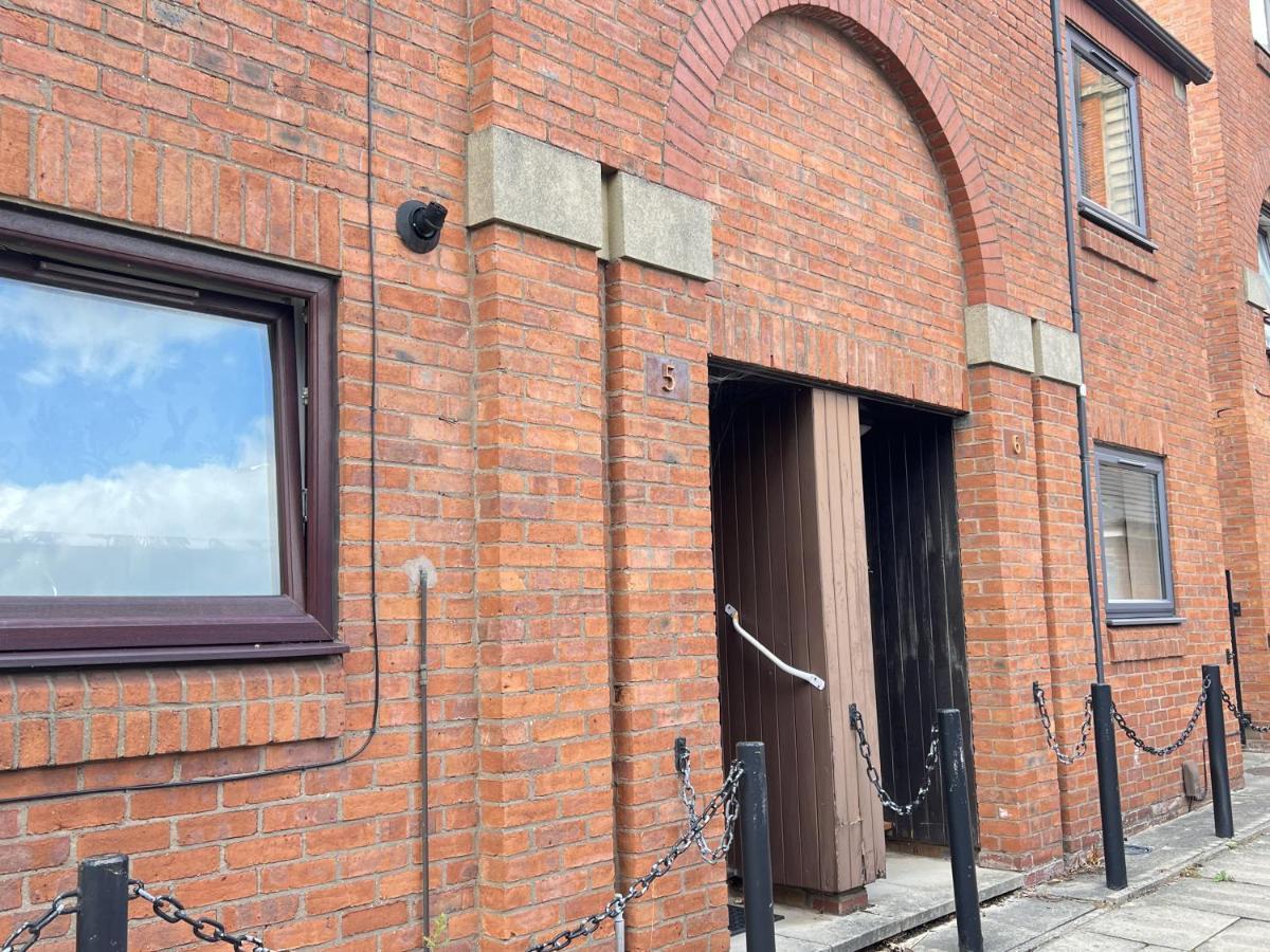 Modern 2 Bed Townhouse Just Outside City Walls With Free Private Parking York Exterior photo